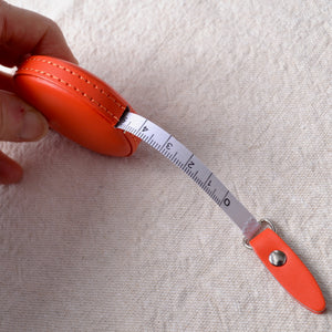 Retractable measuring tape