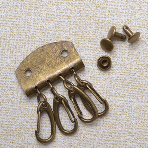 swivel clip hardware for sewing a wallet 